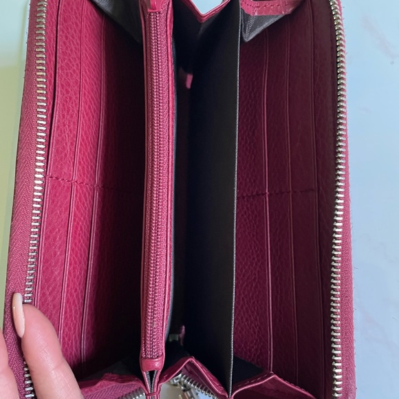 ❗️SOLD❗️Gucci Long Wallet - Picture 2 of 7